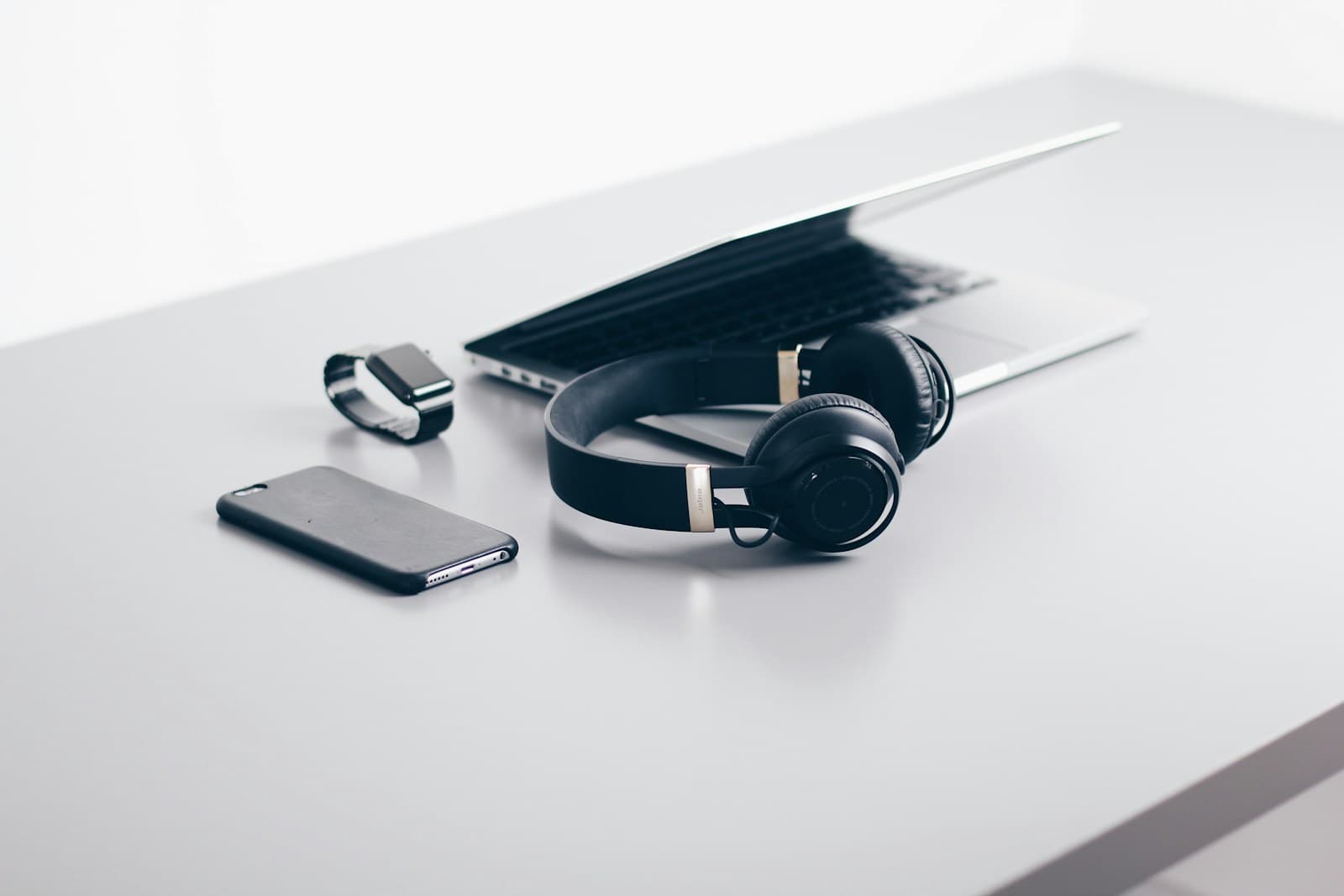 5 Smart Features in Website Design for Electronics Stores
